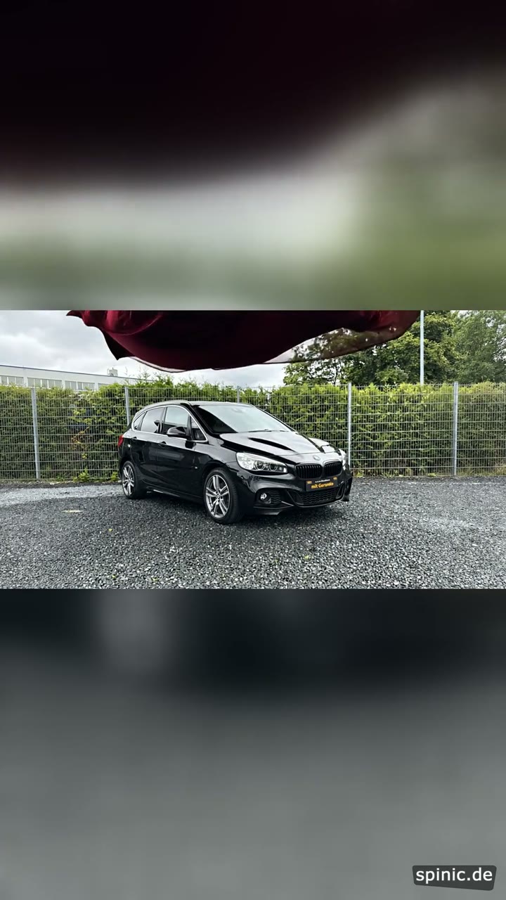 Fahrzeug-Enthüllung mit digitalem Tuch