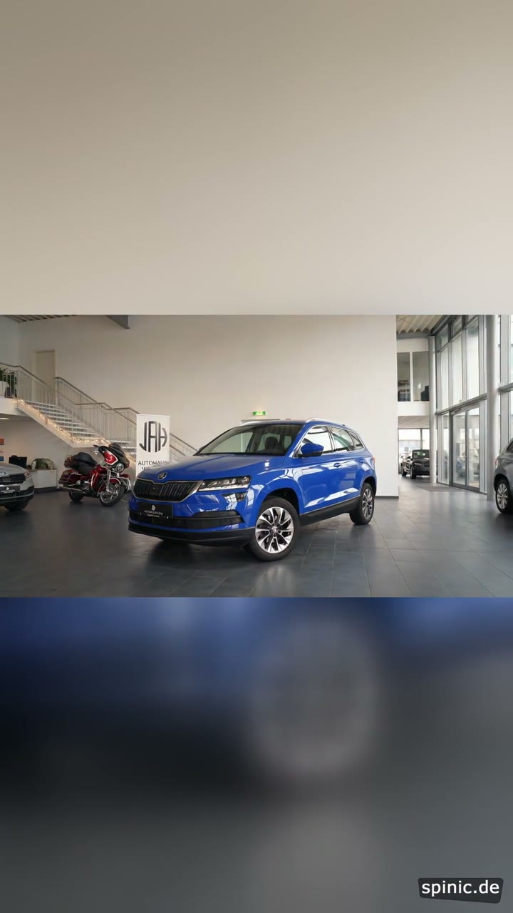 SUV vom Skizzenmotiv zur Fahrzeugansicht