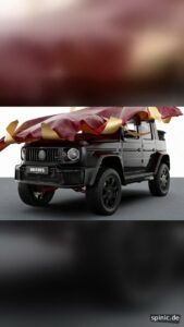 Mercedes G-Klasse bei einer digitalen Enthüllung aus einer Geschenkbox