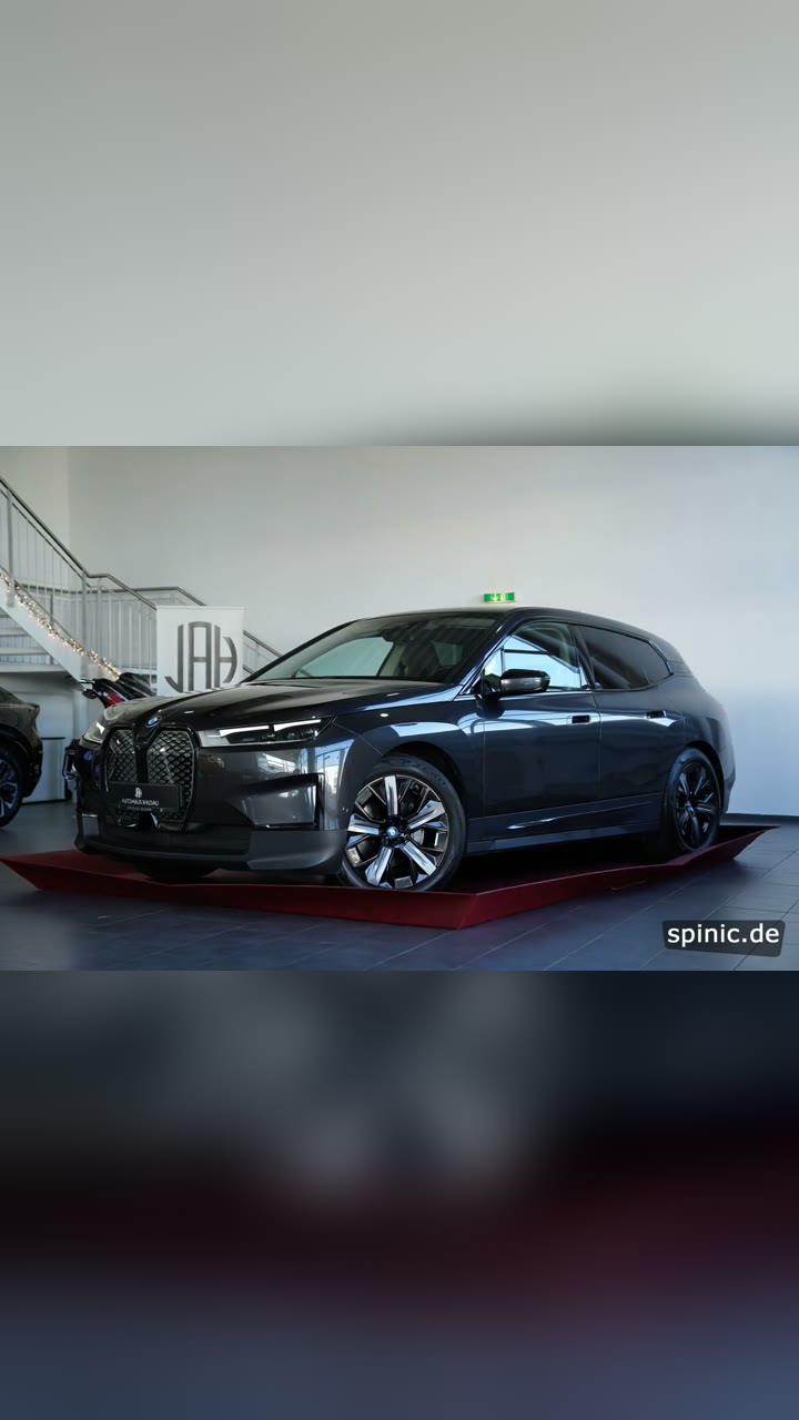 BMW-Limousine aus einer Geschenkbox